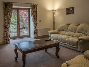Flat-screen TV - New Forest Golf Club Apartments (Tyrrellspass)