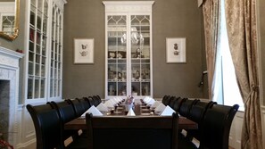 Se sirven desayunos, comidas, cenas y cocina irlandesa 