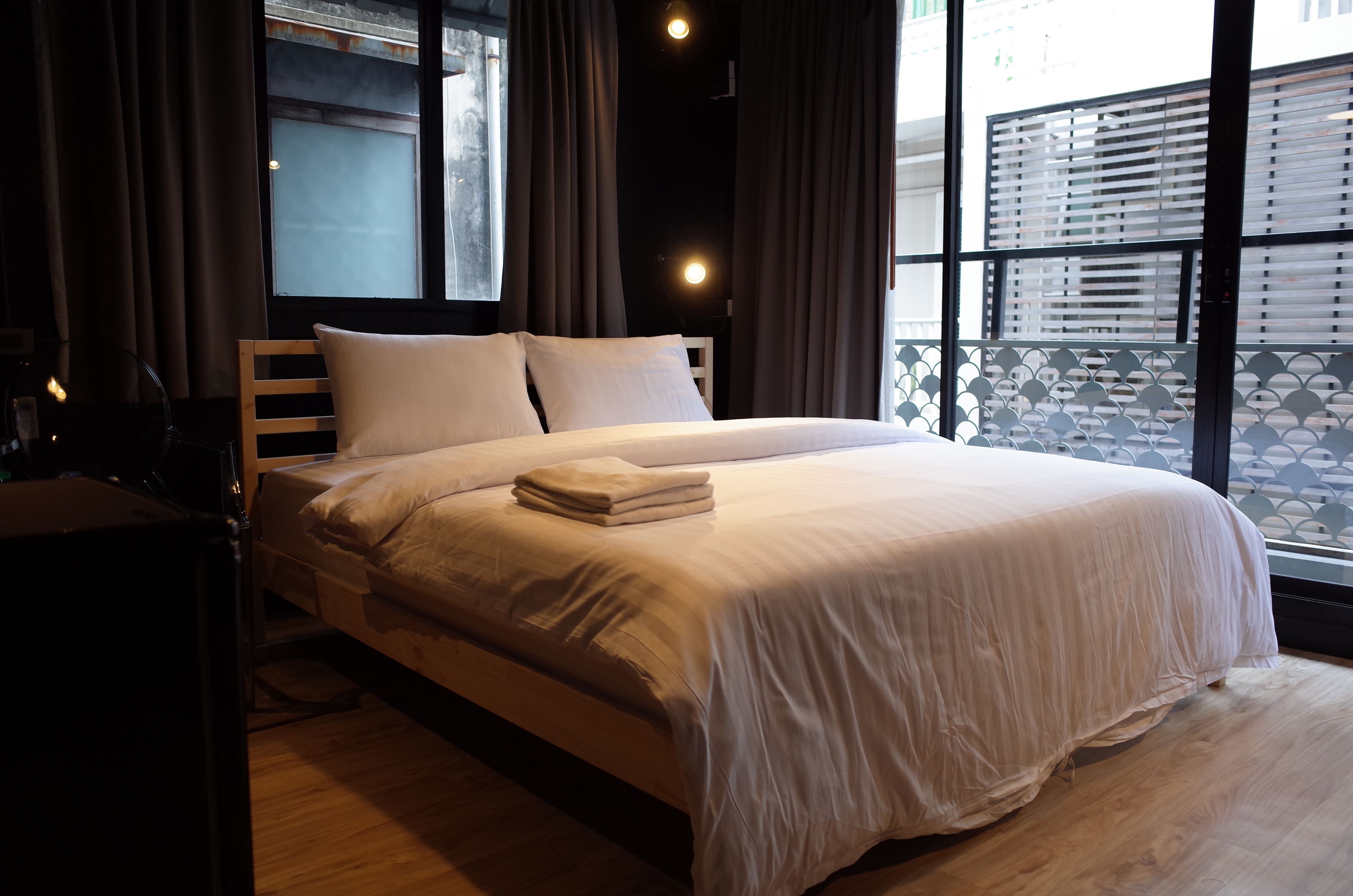 SL2 Classic: King Room with Private External Bathroom | Free WiFi