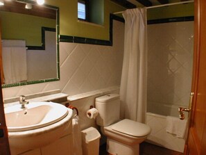 Duschwanne, kostenlose Toilettenartikel, Haartrockner