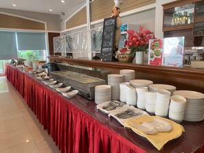 Tägliches Frühstücksbuffet gegen Gebühr