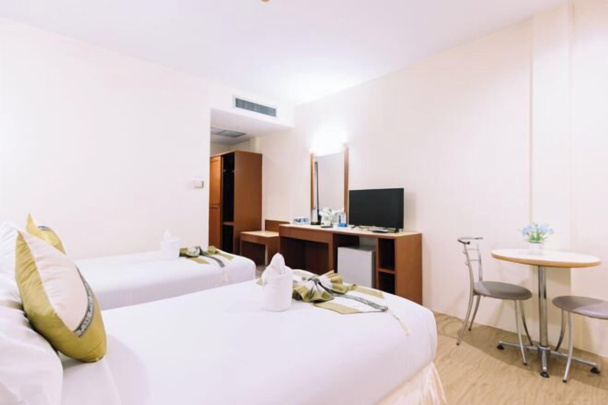 Desk, WiFi (free), bed sheets