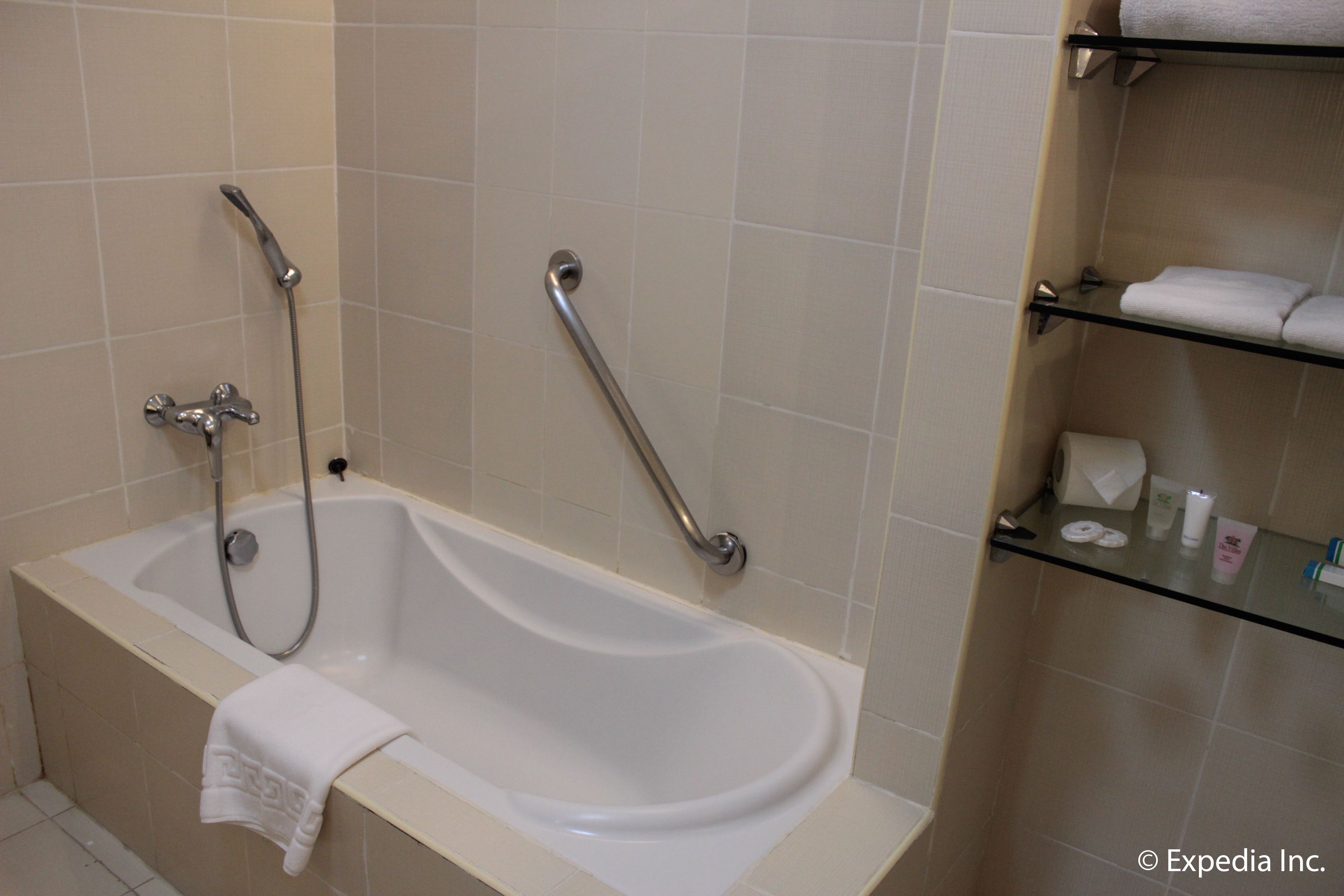 el sol | deep-soaking bathtub