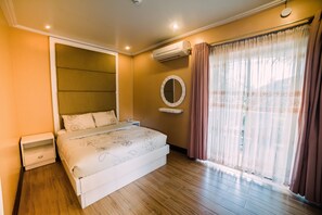 El Sol | In-room safe, desk, blackout drapes, rollaway beds