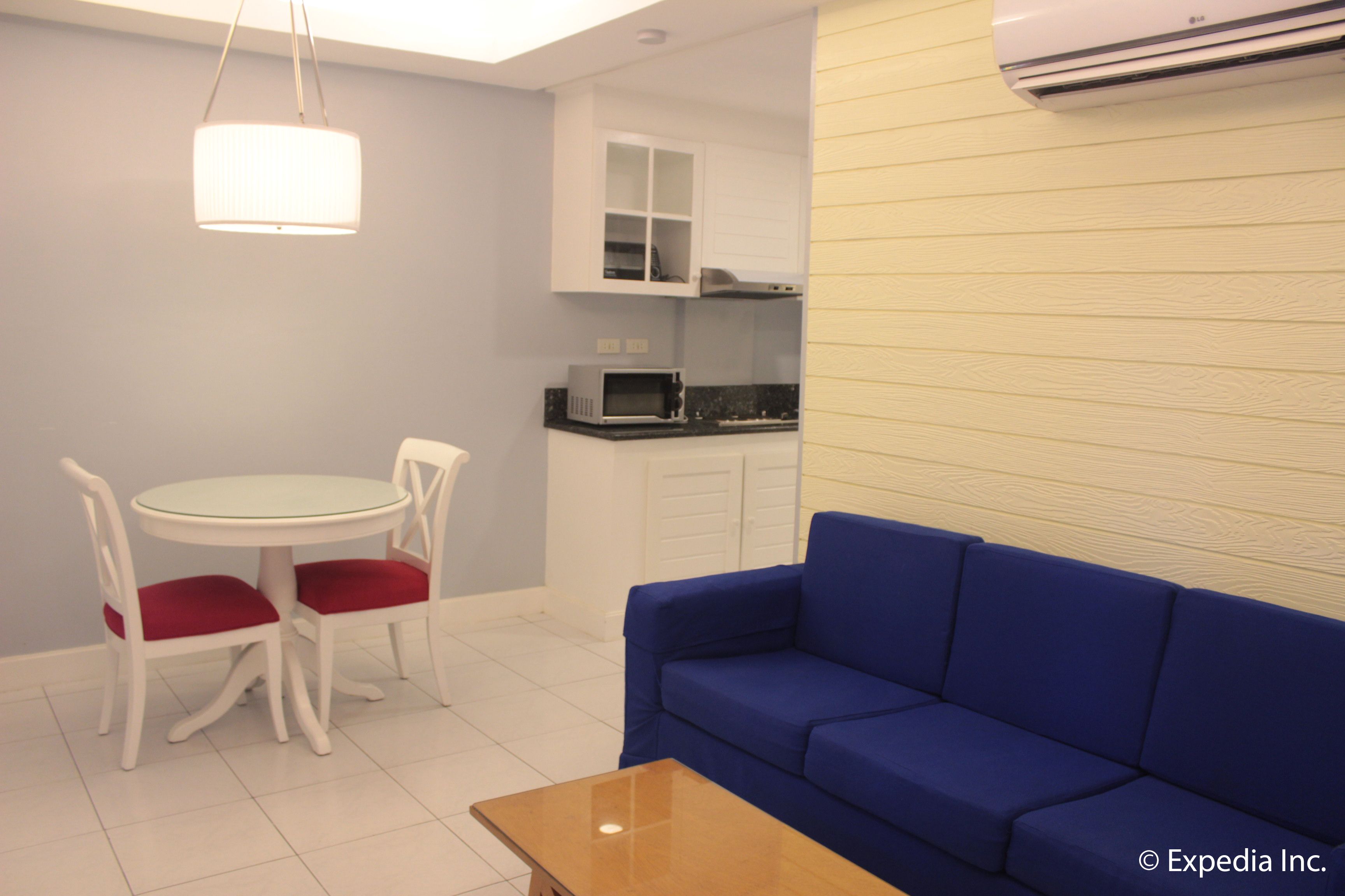 la luna | living area | flat-screen tv