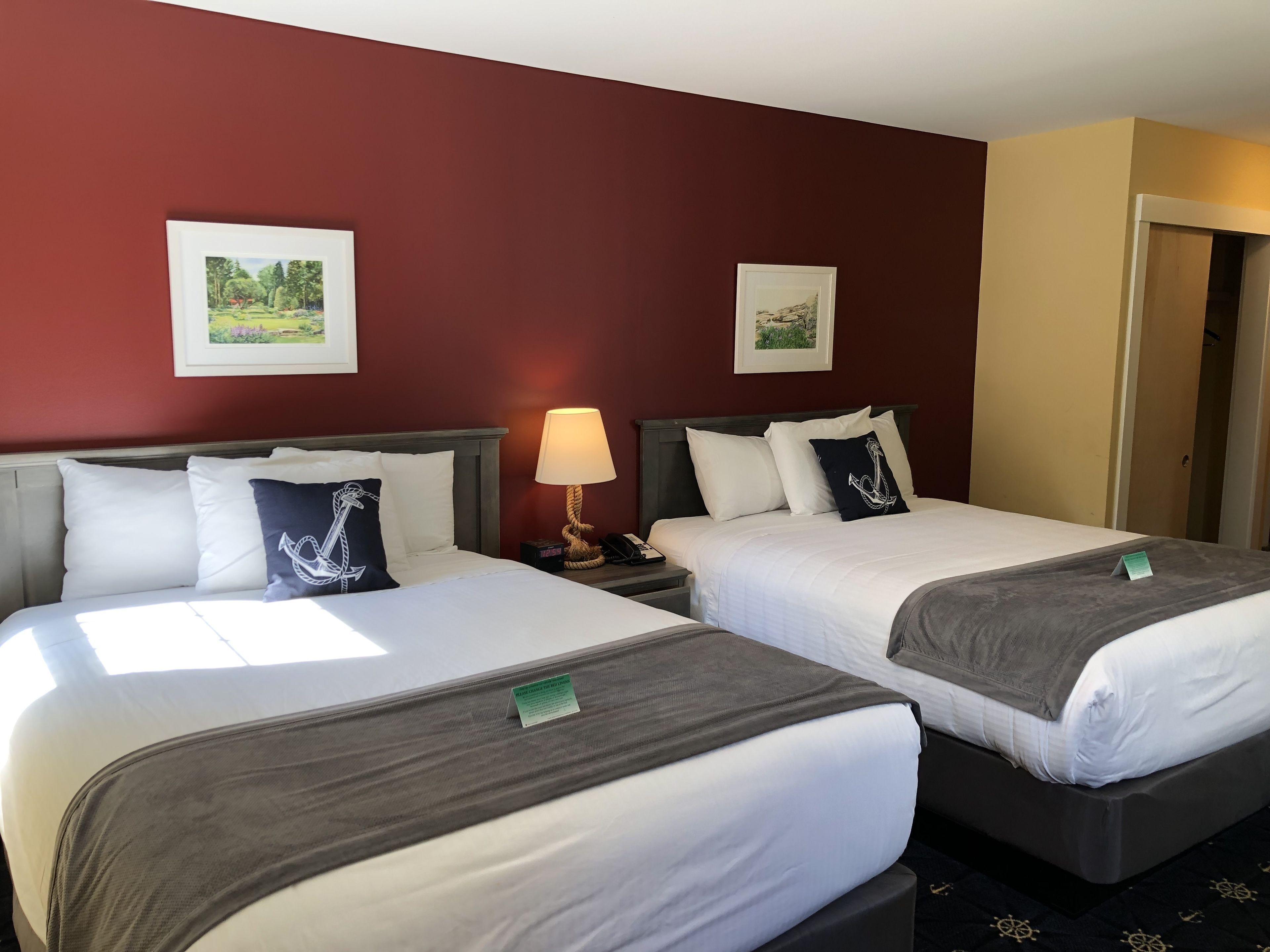 Individuelt design, skrivebord, mørklægningsgardiner