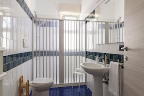 Ducha, secador de pelo, bidet