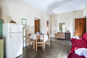 Fridge, microwave, stovetop, electric kettle - Villa Collina (Giardini Naxos)