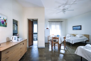 In-room safe, iron/ironing board, cots/infant beds, free WiFi - Villa Collina (Giardini Naxos)