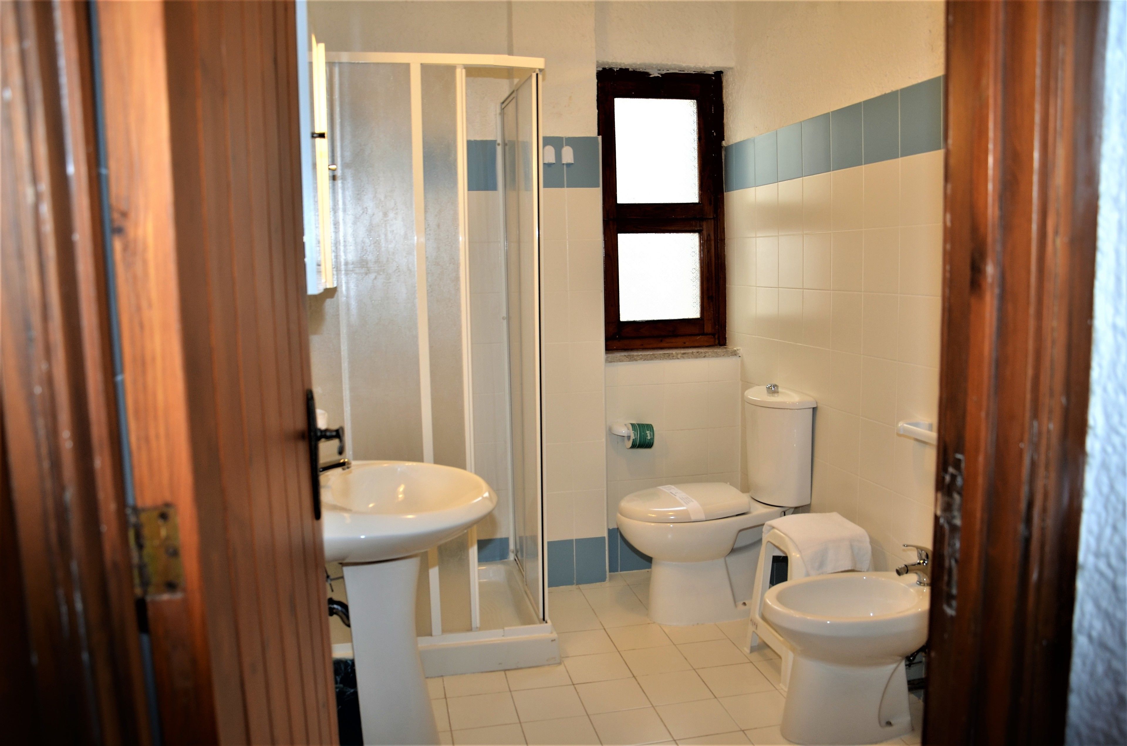 Standard Apartment, 2 Bedrooms, Terrace, Beachfront | Bilik Mandi | Pancuran mandi, pengering rambut, bidet 