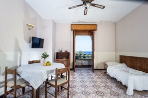 2 bedrooms, in-room safe, iron/ironing board, cribs/infant beds - Residence Villa Liliana (Giardini Naxos)