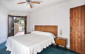 2 chambres, coffres-forts dans les chambres, fer et planche à repasser