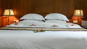 Standard Room | Minibar, desk, blackout drapes, iron/ironing board