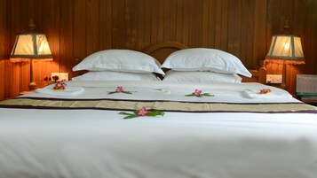 标准房 | 迷你吧、办公桌、遮光窗帘、熨斗/熨板