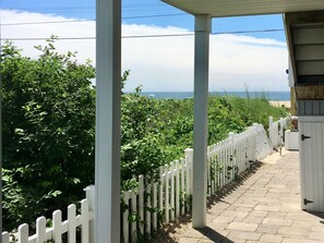 Habitación tradicional doble, baño privado, vistas parciales al mar (Brewster 1st Floor) | Exterior
