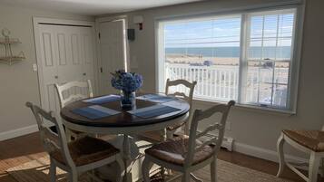 Classic Single Room, Balcony, Partial Ocean View | Dining