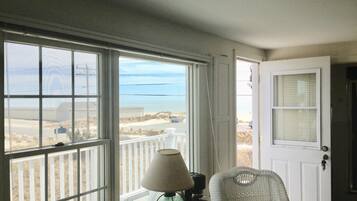 Traditional Double Room, Private Bathroom (Hyannisport-2nd Floor) | Interior