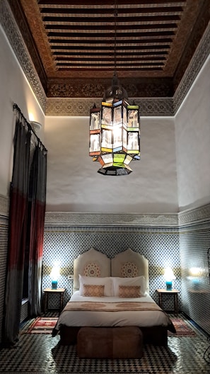 Suite (Lit Baldaquin) | 2 habitaciones, ropa de cama de alta calidad y decoración personalizada
