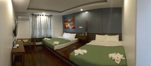 Desk, free WiFi - Bagan Nova Guest House (Nyaung-U)