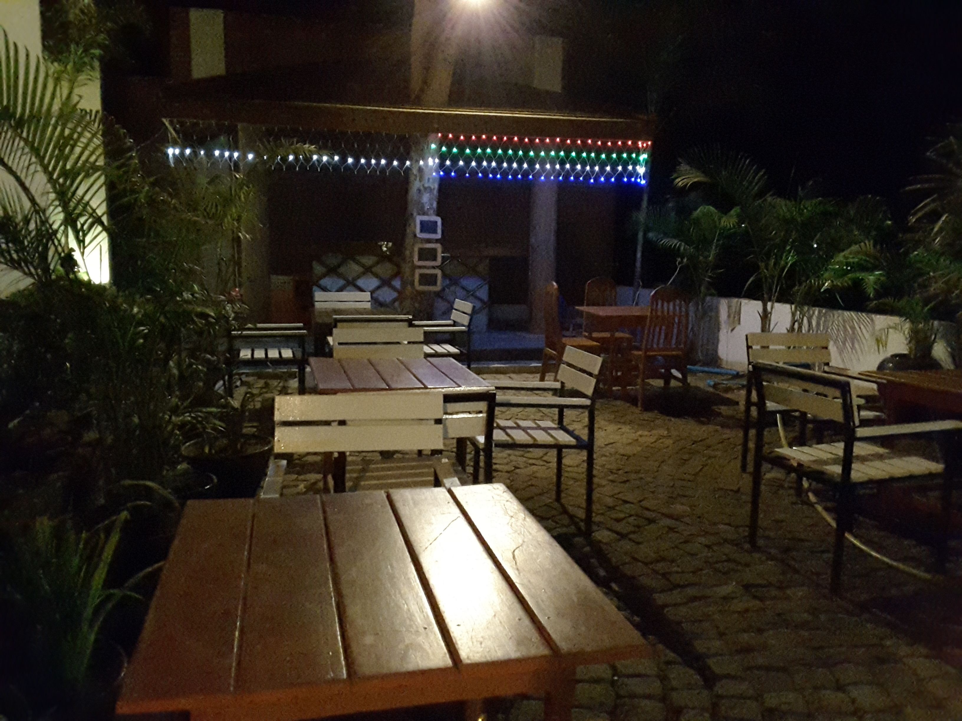 تناول الطعام بالخارج