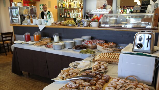 Free daily buffet breakfast - Rifugio Sapienza (Nicolosi)