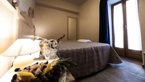 Triple Room | Premium bedding, down comforters, minibar, in-room safe - Rifugio Sapienza (Nicolosi)