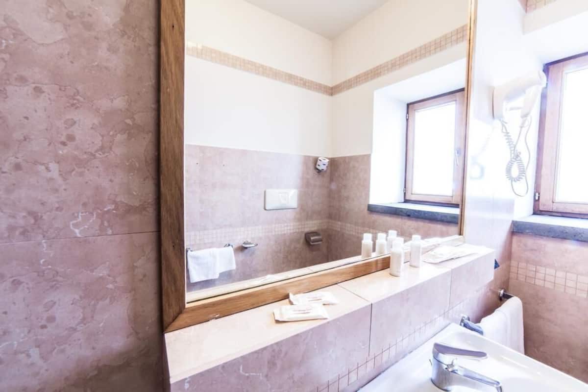 Classic Single Room | Bathroom