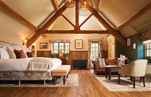 Luxe tweepersoonskamer, 1 kingsize bed (Masons) | Een bureau, een strijkplank/strijkijzer, beddengoed