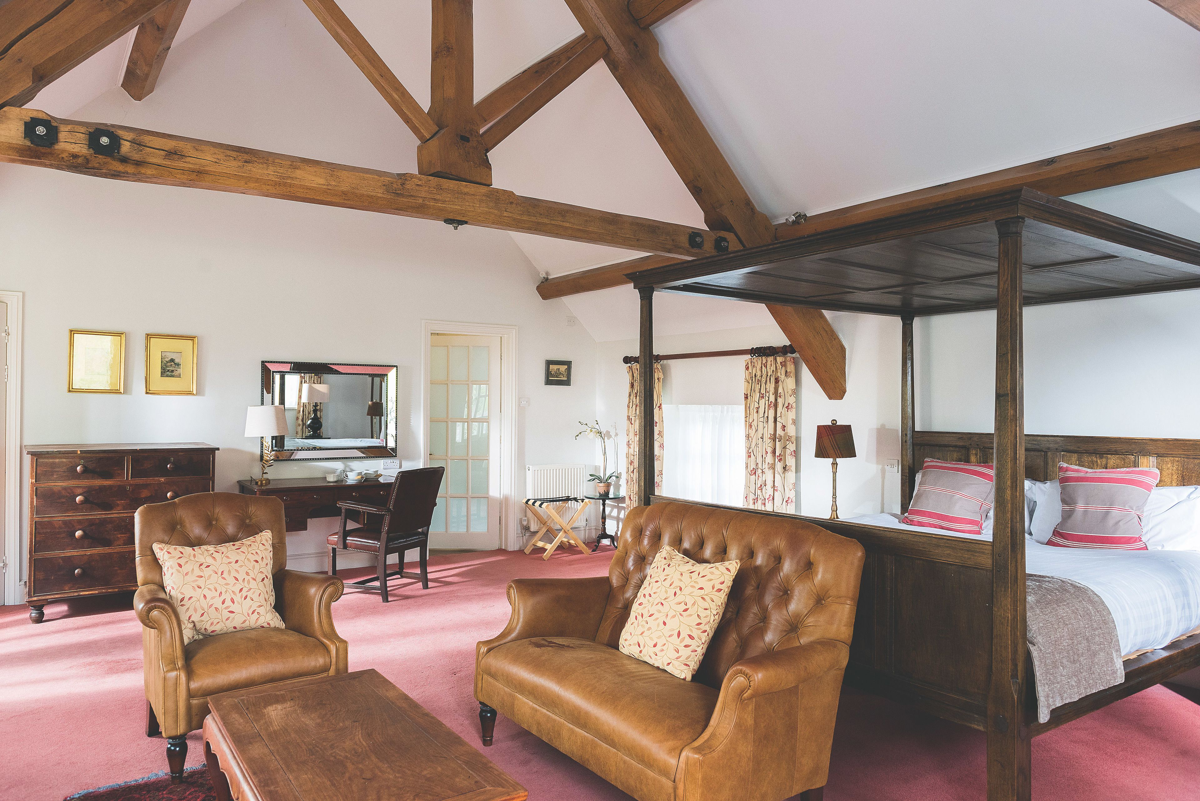 Luxury Double Room, 1 King Bed (Masons) | Desk, iron/ironing board, bed sheets