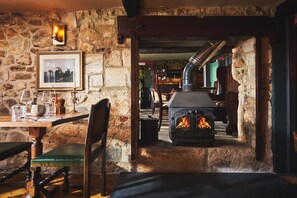 S'hi serveixen esmorzars, sopars i plats de cuina britànica 