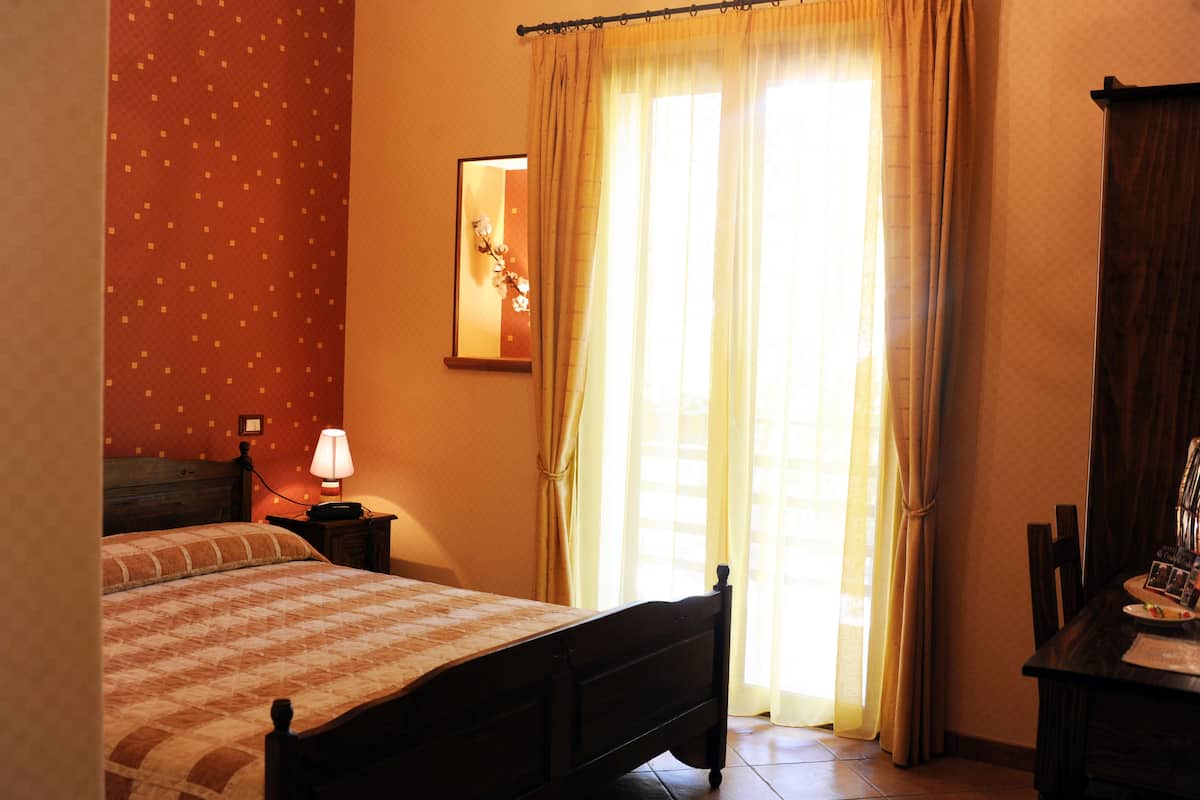 Camera con letto matrimoniale o 2 letti singoli | Minibar, una cassaforte in camera, culle/letti per bambini (gratuiti)