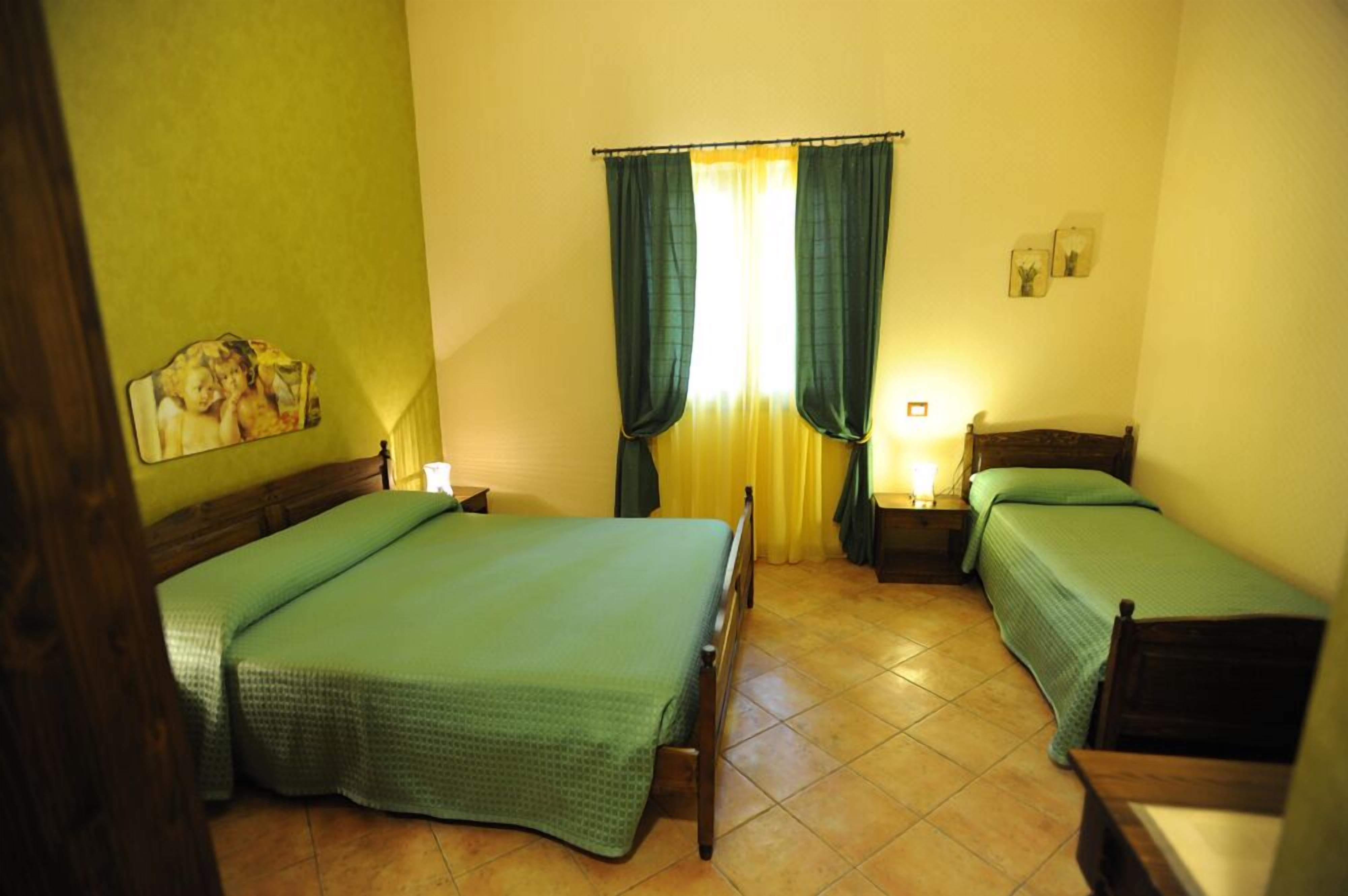 triple room | minibar, in-room safe, free cots/infant beds, rollaway beds