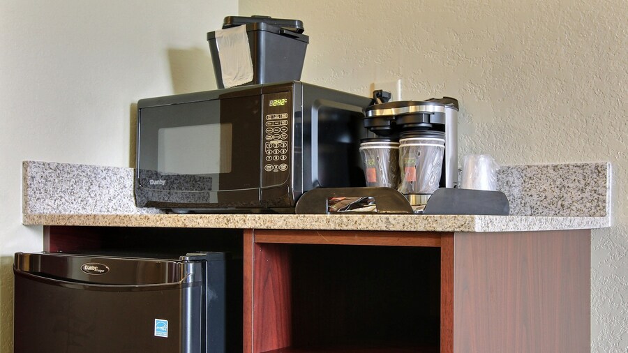 Cobblestone Hotel & Suites - Beulah