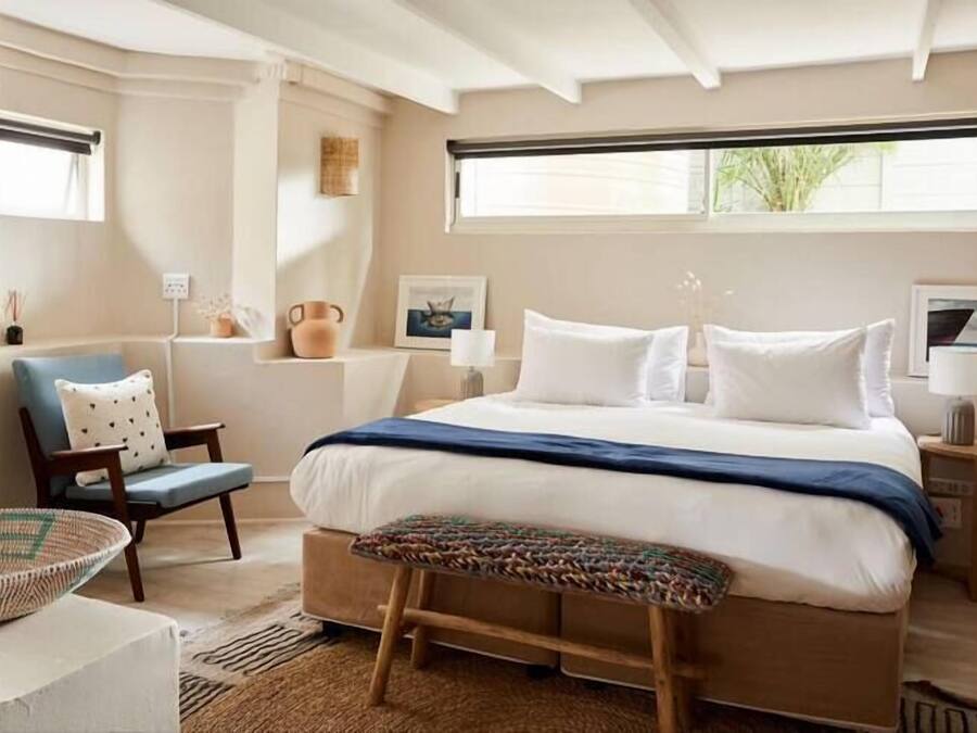Econo room with detached bathroom | Blackout curtains, iron/ironing board, free WiFi, bed sheets