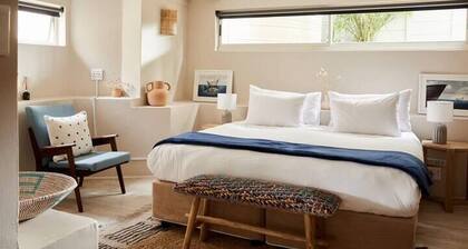 THE BIG Luxury Backpackers