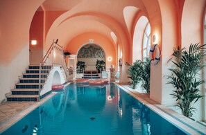 Hồ bơi trong nhà, hồ bơi ngoài trời 