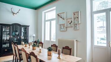 Breakfast and dinner served, Regional cuisine