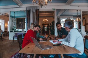 Khu tiếp khách ở sảnh