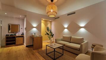 Superior King Suite | Cofres nos quartos, escrivaninha, Wi-Fi de cortesia, roupa de cama