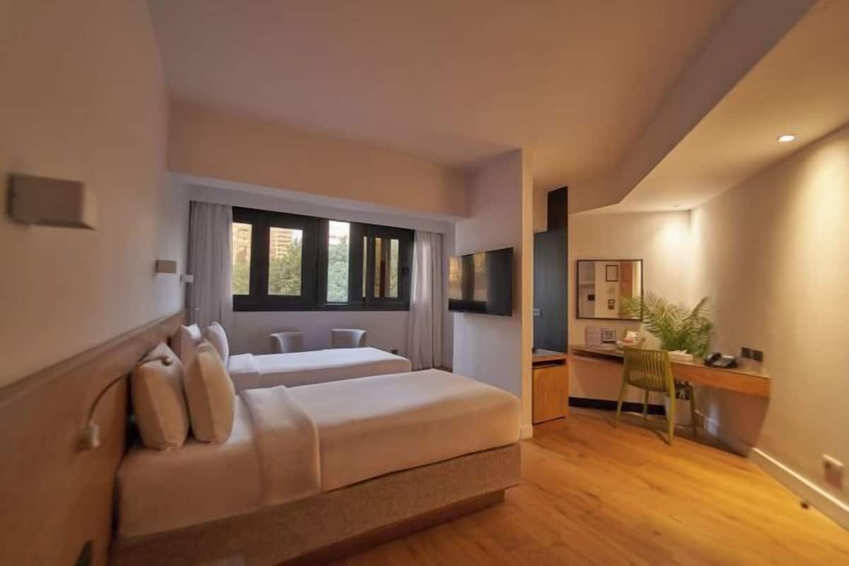 1 多间卧室、客房内保险箱、办公桌、免费 WiFi