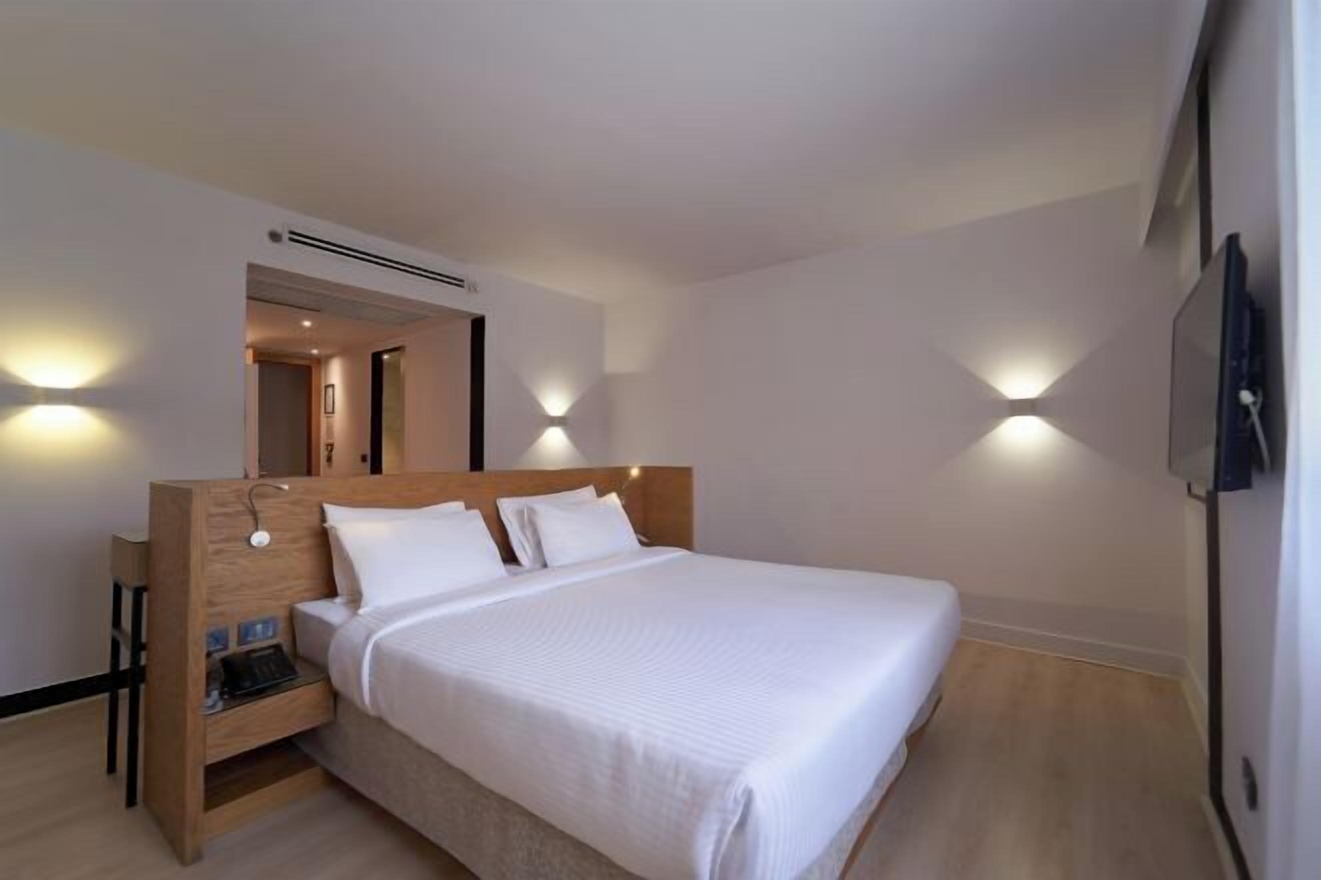 Coffres-forts dans les chambres, bureau, Wi-Fi gratuit, draps fournis