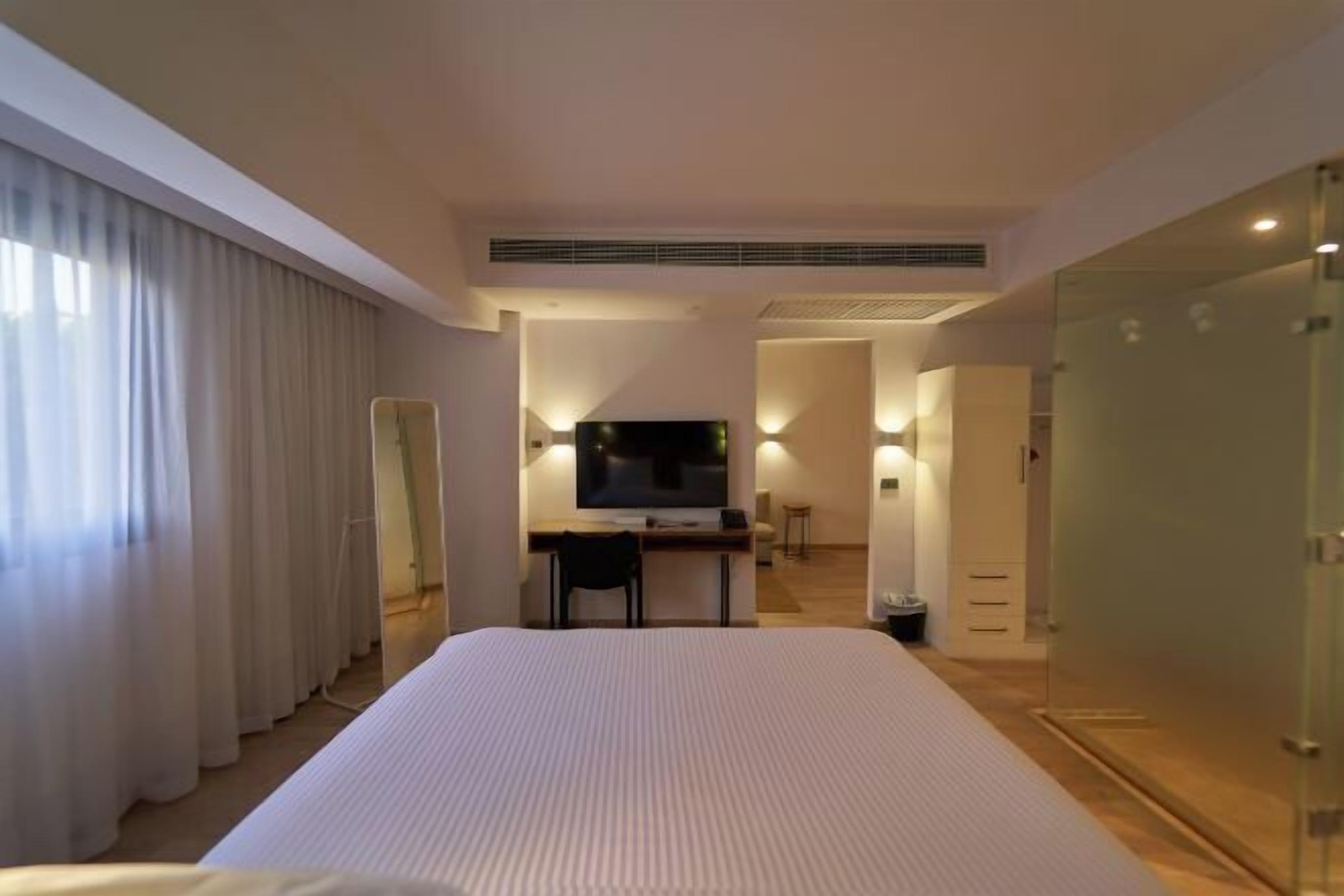 Coffres-forts dans les chambres, bureau, Wi-Fi gratuit, draps fournis