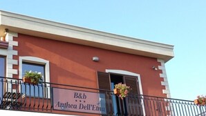 A building with a sign reading "B&B Andrea Dell'Etna". - B&B Anthea dell'Etna (Santa Venerina)