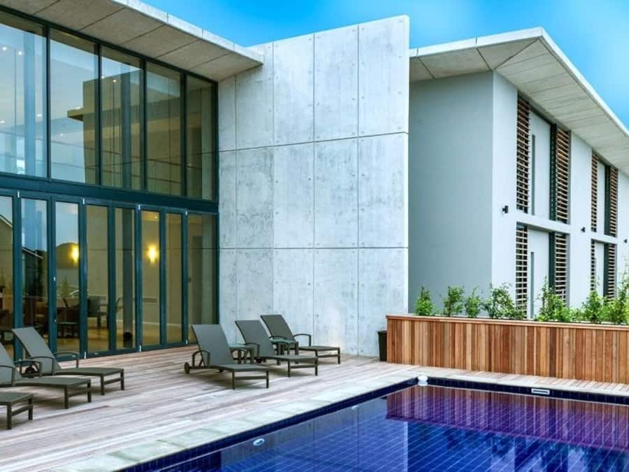 Outdoor pool, pool loungers