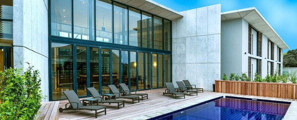 Outdoor pool, sun loungers - Royal St. Andrews Hotel, Conference Centre & Spa (Port Alfred)