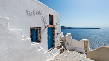 Helios Cave House, Sunset View, Private Outdoor Hot Tub (open Tuesday, Thursday, and Saturday) | Beach/ocean view