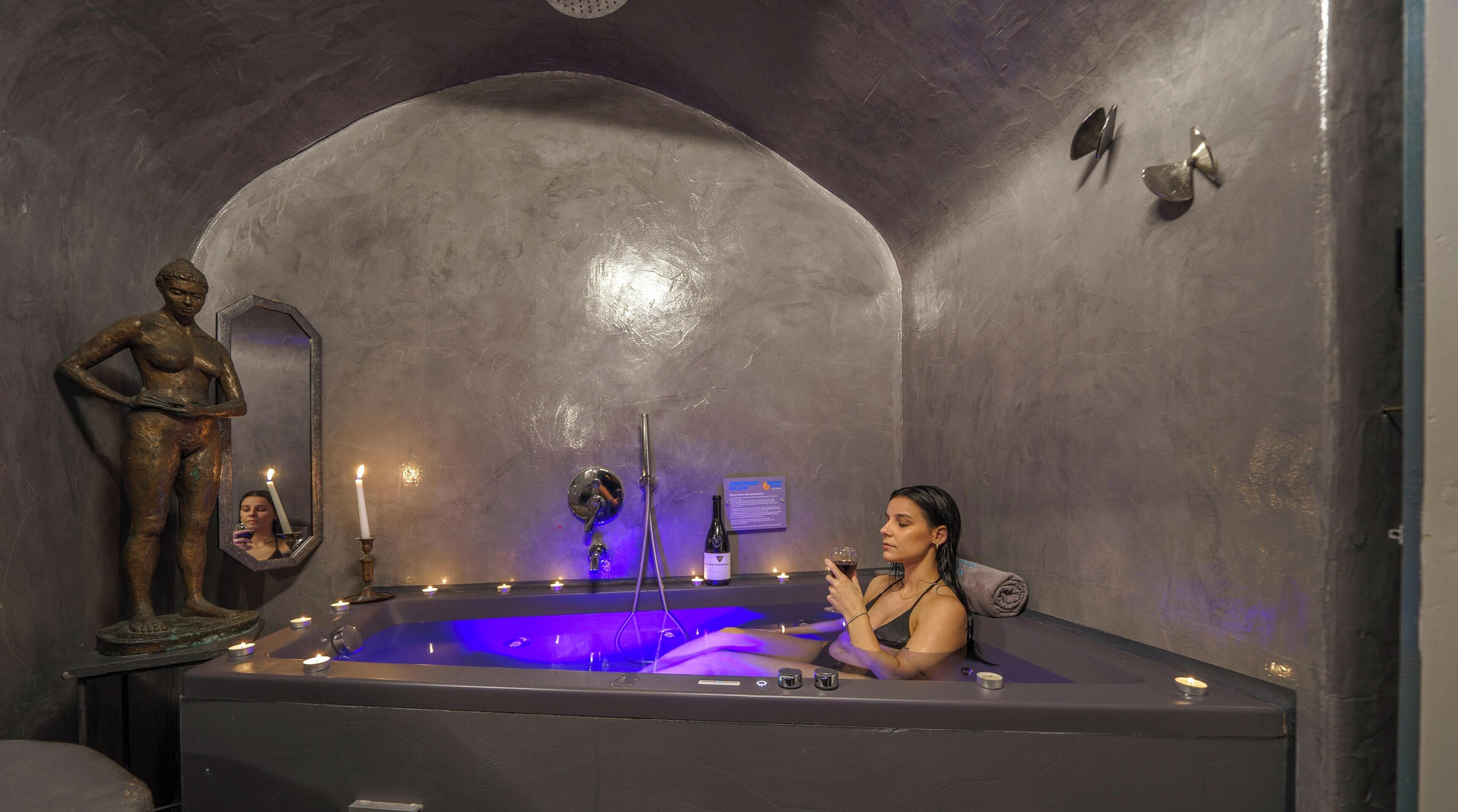 Amenidades de baño gratuitas, secadora de cabello, pantuflas, toallas 