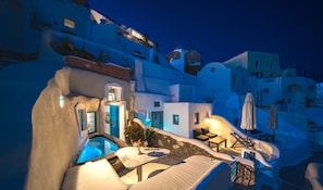 Paradise Cave House, Caldera View, Private Outdoor Hot Tub | Terrace/patio
