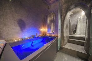 Free toiletries, hair dryer, slippers, towels - Santorini Paradise (Santorini)