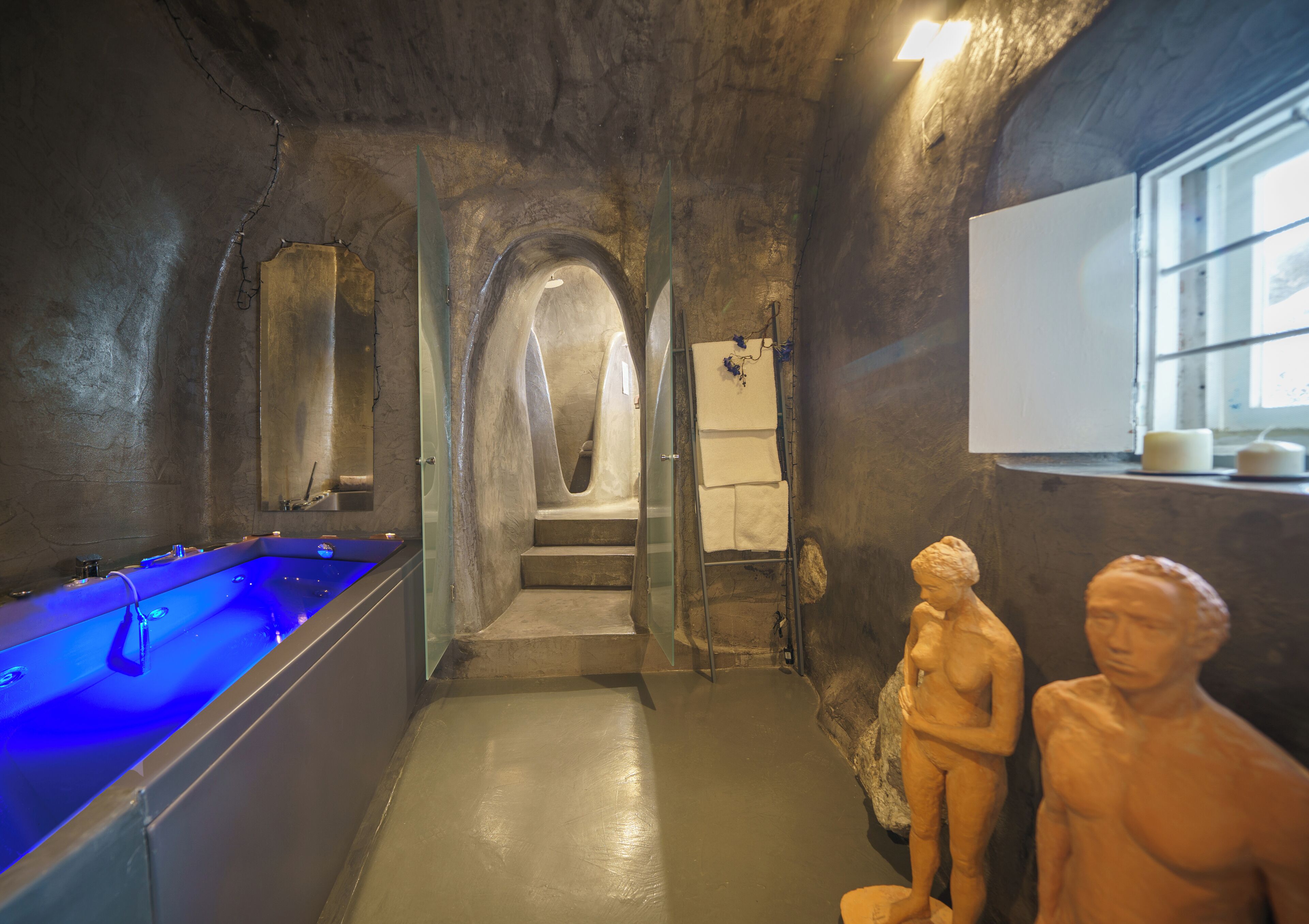 Kostenlose Toilettenartikel, Haartrockner, Hausschuhe, Handtücher